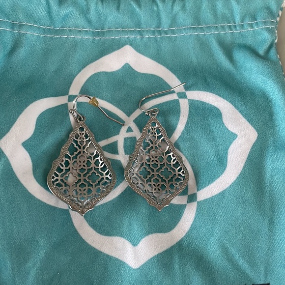 Kendra Scott Addie Silver Drop Earrings In Silver Filigree Mix - Picture 3 of 3